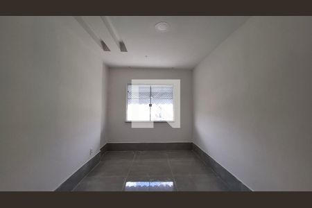 Quarto de casa para alugar com 1 quarto, 40m² em Bento Ribeiro, Rio de Janeiro