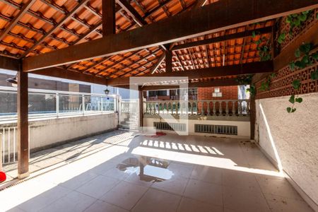 Área externa de casa para alugar com 5 quartos, 350m² em Vila Isabel, Rio de Janeiro
