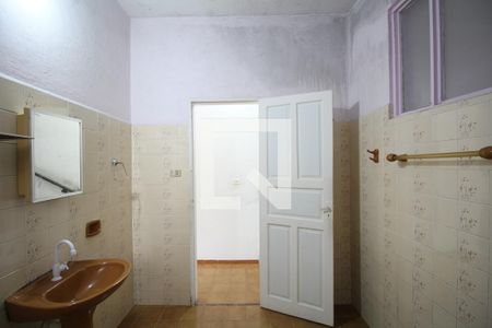 Banheiro de casa para alugar com 1 quarto, 60m² em Campo Limpo, São Paulo