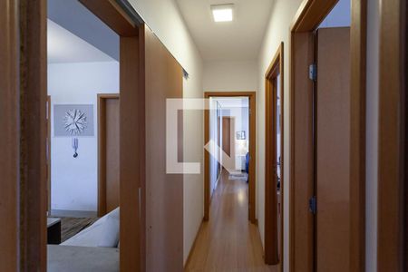 Corredor de apartamento para alugar com 3 quartos, 120m² em Castelo, Belo Horizonte