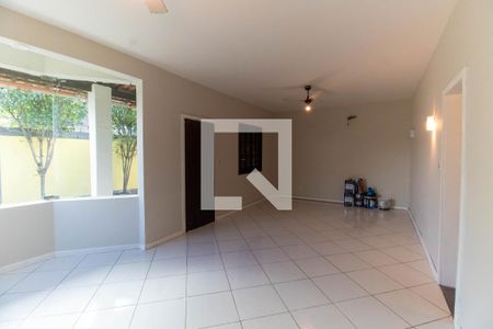 Sala de casa para alugar com 4 quartos, 200m² em Piratininga, Niterói