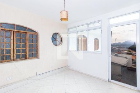 Sala de casa para alugar com 2 quartos, 120m² em Jardim Marisa, São Paulo