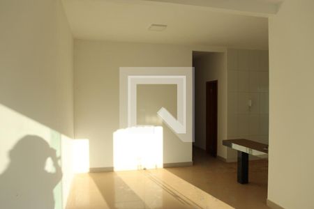 Sala de casa para alugar com 2 quartos, 75m² em Vila Finsocial, Goiânia