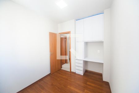 quarto 1 de apartamento para alugar com 3 quartos, 90m² em Buritis, Belo Horizonte