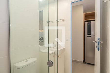 Banheiro de kitnet/studio para alugar com 1 quarto, 25m² em Bela Vista, São Paulo