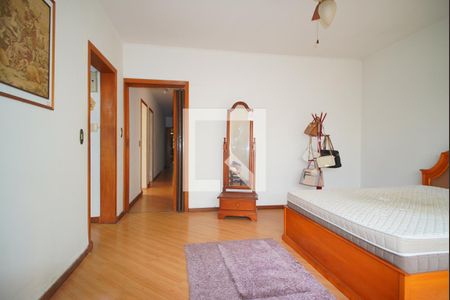 Suíte de casa à venda com 5 quartos, 320m² em Vila Jardim, Porto Alegre