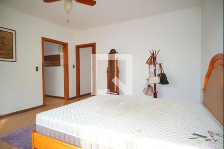 Suíte de casa à venda com 5 quartos, 320m² em Vila Jardim, Porto Alegre