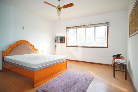 Suíte de casa à venda com 5 quartos, 320m² em Vila Jardim, Porto Alegre