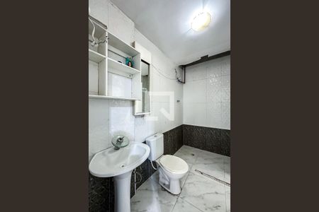Banheiro de casa para alugar com 1 quarto, 55m² em Luz, São Paulo
