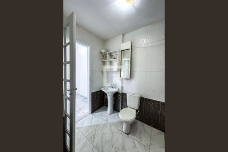 Banheiro de casa para alugar com 1 quarto, 55m² em Luz, São Paulo