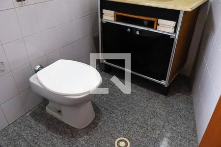Banheiro de casa para alugar com 1 quarto, 50m² em Vila Menck, Osasco