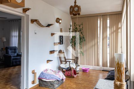 Casa para alugar com 3 quartos, 303m² em Jardim Sandra, São Paulo