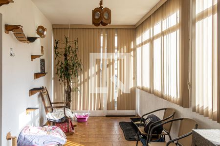 Casa para alugar com 3 quartos, 303m² em Jardim Sandra, São Paulo