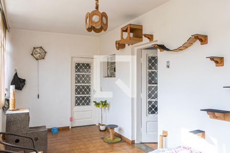 Casa para alugar com 3 quartos, 303m² em Jardim Sandra, São Paulo