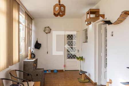Casa para alugar com 3 quartos, 303m² em Jardim Sandra, São Paulo