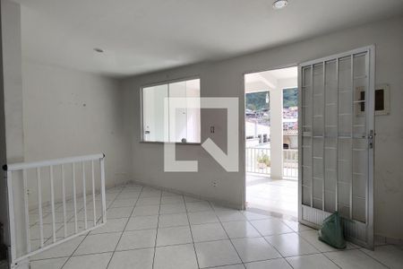 Sala de casa de condomínio para alugar com 2 quartos, 173m² em Taquara, Rio de Janeiro