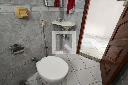 Banheiro Social de casa de condomínio para alugar com 2 quartos, 173m² em Taquara, Rio de Janeiro
