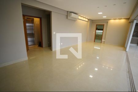 Apartamento à venda com 4 quartos, 215m² em Setor Bueno, Goiânia