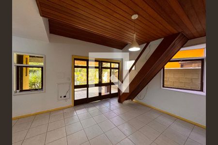 Casa de Condomínio para alugar com 4 quartos, 140m² em Vargem Grande, Rio de Janeiro