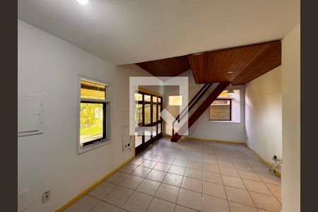 Casa de Condomínio para alugar com 4 quartos, 140m² em Vargem Grande, Rio de Janeiro
