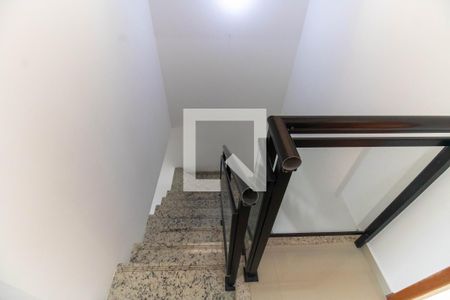 Escada  de casa para alugar com 4 quartos, 155m² em Piratininga, Niterói