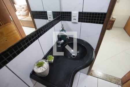 Lavabo de casa de condomínio à venda com 2 quartos, 180m² em Taquara, Rio de Janeiro