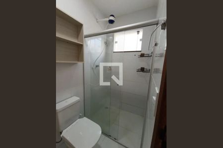 Banheiro 2 de apartamento para alugar com 2 quartos, 65m² em São João, Porto Alegre