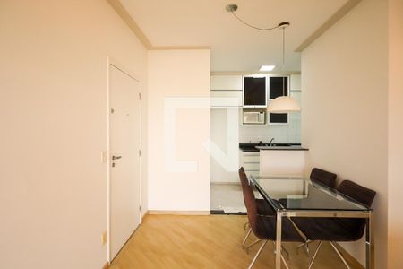 Sala de estar e sala de jantar de apartamento para alugar com 1 quarto, 50m² em Chácara Santo Antônio (zona Sul), São Paulo