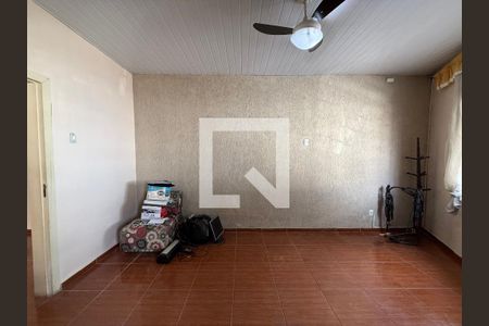 Sala de casa para alugar com 2 quartos, 180m² em Carlos Prates, Belo Horizonte
