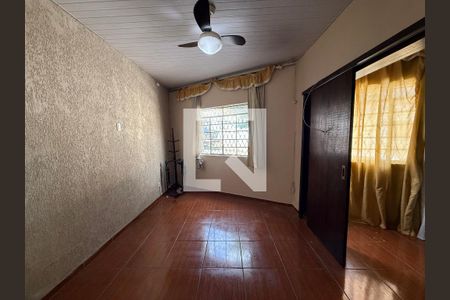 Sala de casa para alugar com 2 quartos, 180m² em Carlos Prates, Belo Horizonte