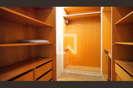 Closet da suíte de apartamento à venda com 4 quartos, 265m² em Jardim Lindóia, Porto Alegre