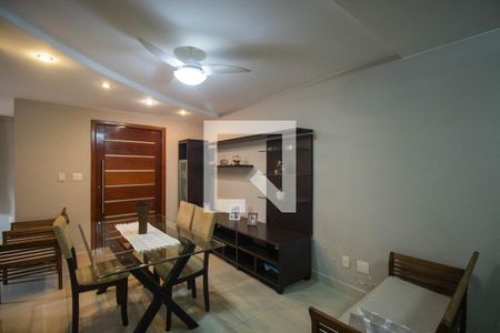 Sala de casa para alugar com 2 quartos, 225m² em Porto Novo, São Gonçalo