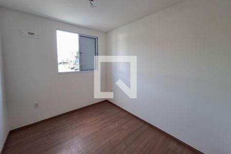 Quarto 2 de apartamento para alugar com 2 quartos, 45m² em Rio do Ouro, São Gonçalo