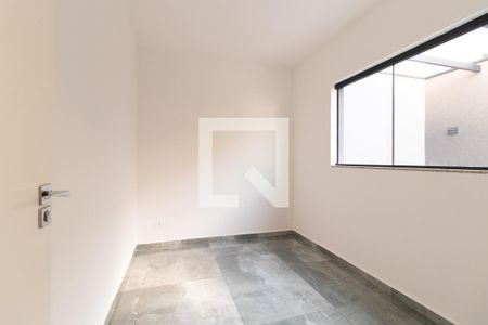 Quarto 1 de apartamento para alugar com 2 quartos, 52m² em Hauer, Curitiba