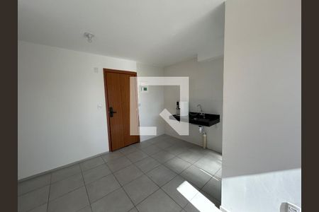 Sala de apartamento para alugar com 2 quartos, 40m² em Del Castilho, Rio de Janeiro