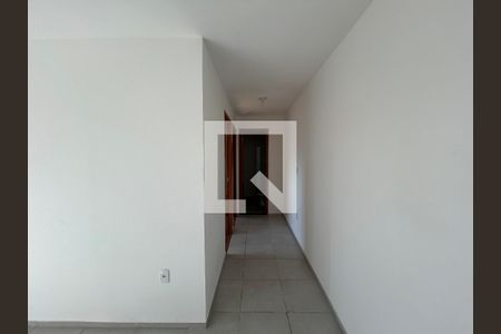 Corredor de apartamento para alugar com 2 quartos, 40m² em Del Castilho, Rio de Janeiro