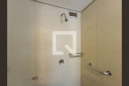 Banheiro de kitnet/studio para alugar com 1 quarto, 38m² em Praia do Pecado, Macaé