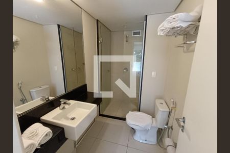 Banheiro de kitnet/studio para alugar com 1 quarto, 38m² em Praia do Pecado, Macaé