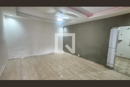 Sala de casa para alugar com 1 quarto, 120m² em Brás de Pina, Rio de Janeiro