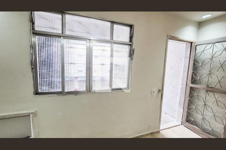 Sala de casa para alugar com 1 quarto, 120m² em Brás de Pina, Rio de Janeiro