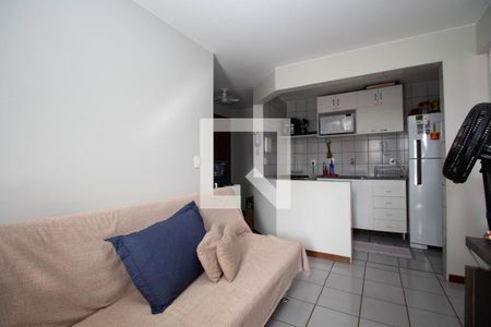 Sala de apartamento à venda com 1 quarto, 50m² em Crn 708/709, Brasília