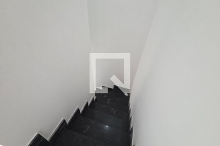 Escada de apartamento para alugar com 2 quartos, 50m² em Jardim Gloria, Praia Grande