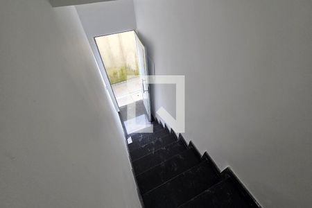 Escada de apartamento para alugar com 2 quartos, 50m² em Jardim Gloria, Praia Grande