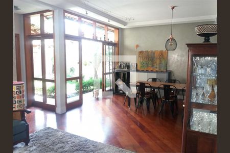 Casa à venda com 4 quartos, 266m² em Granja Julieta, São Paulo