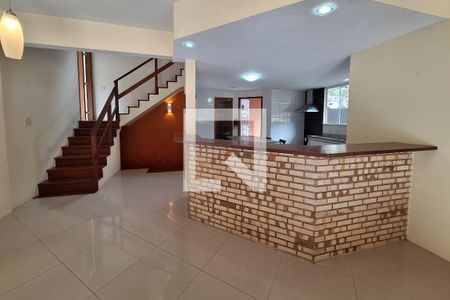 Sala de casa de condomínio à venda com 4 quartos, 226m² em Serra Grande, Niterói