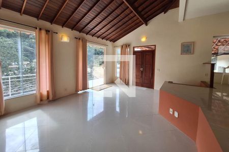 Sala de casa de condomínio à venda com 4 quartos, 226m² em Serra Grande, Niterói
