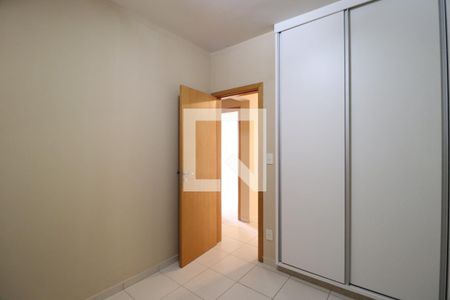 Quarto 1 de apartamento para alugar com 3 quartos, 70m² em Saraiva, Uberlândia