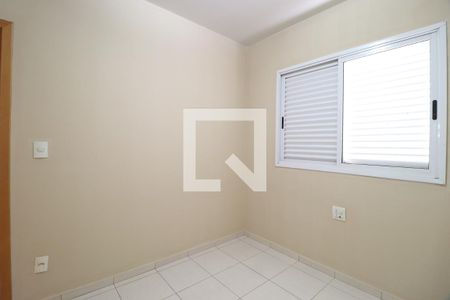 Quarto 2 de apartamento para alugar com 3 quartos, 70m² em Saraiva, Uberlândia