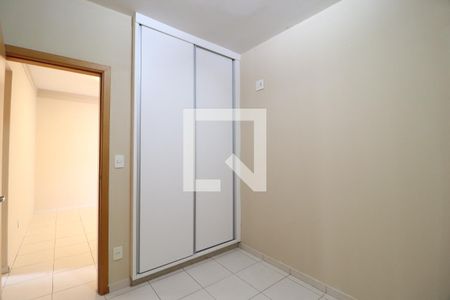 Quarto 1 de apartamento para alugar com 3 quartos, 70m² em Saraiva, Uberlândia