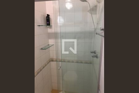 Banheiro de apartamento para alugar com 2 quartos, 65m² em Passo d’Areia, Porto Alegre